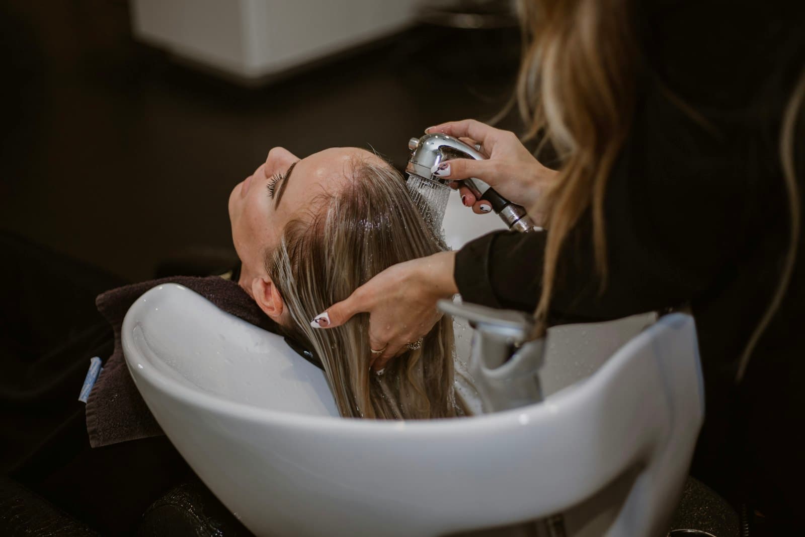Imagen de ejemplo para Kali Haute Coiffure — negocio ficticio