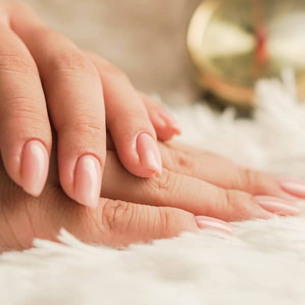 Diseño de uñas acrílicas con pedrería